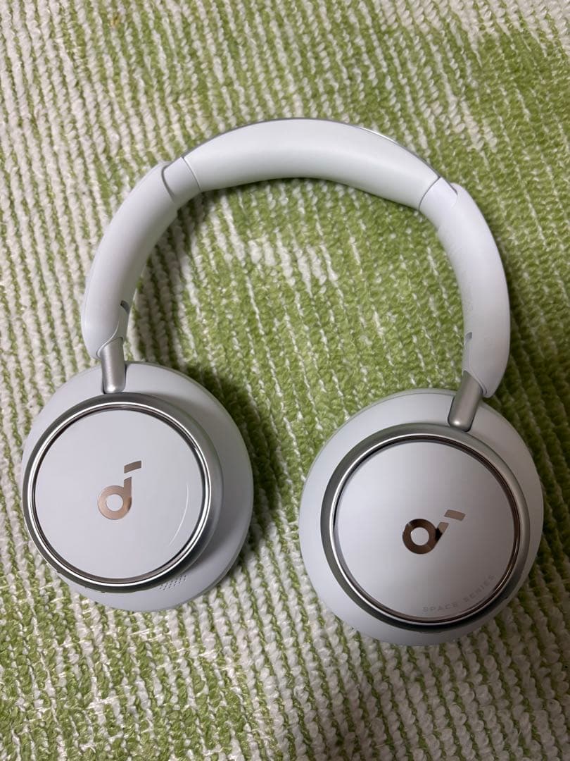 ワイヤレスヘッドホン 折りたたみ式 ankerヘッドフォン ホワイト