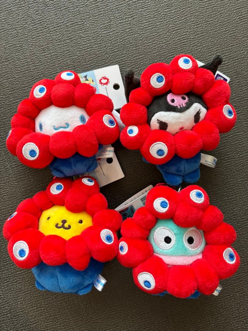 ミャクミャク　サンリオキャラクターズ　なりきりぬいぐるみ　4点セット カラビナ付