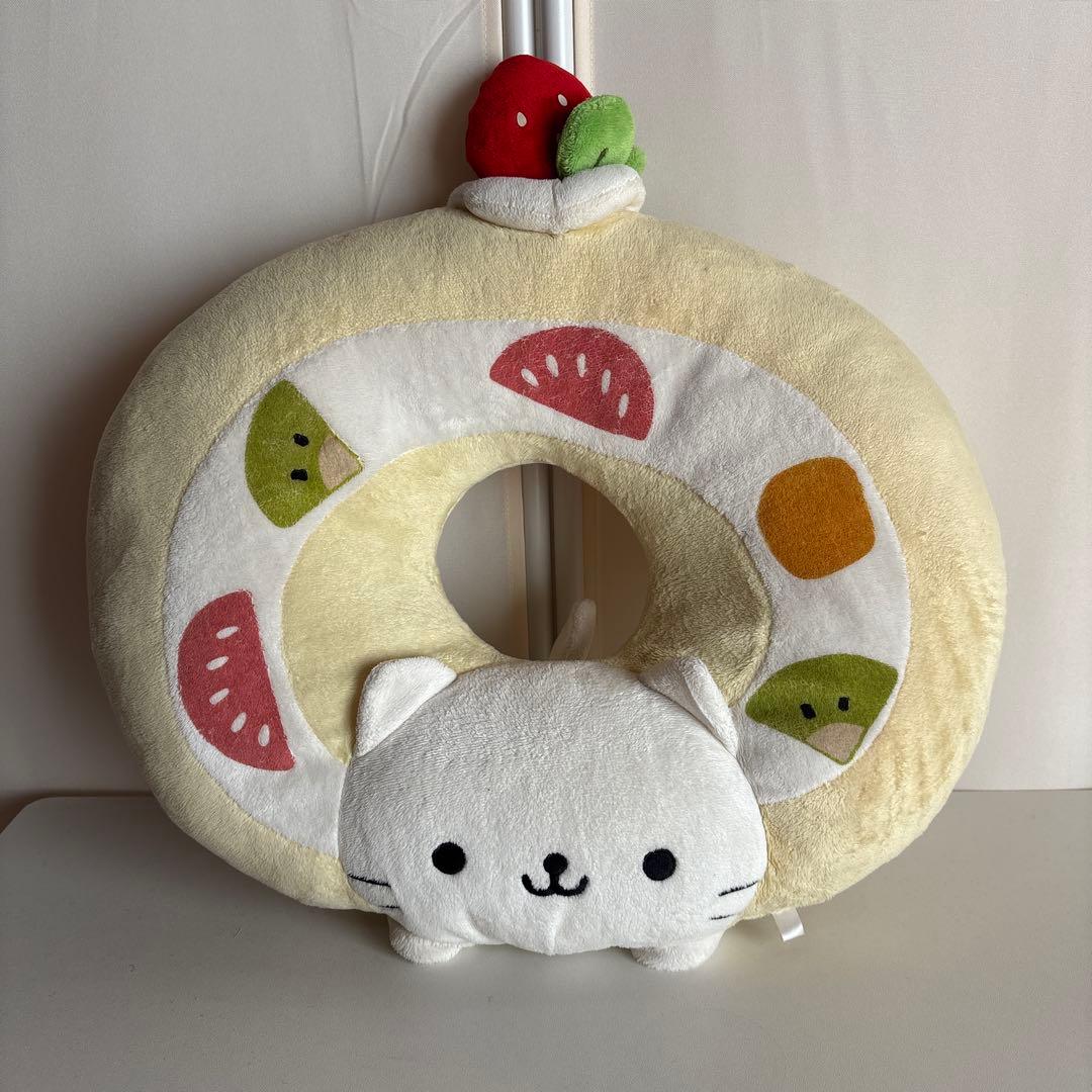 にゃんにゃんにゃんこ ロールケーキ型ドーナツクッション