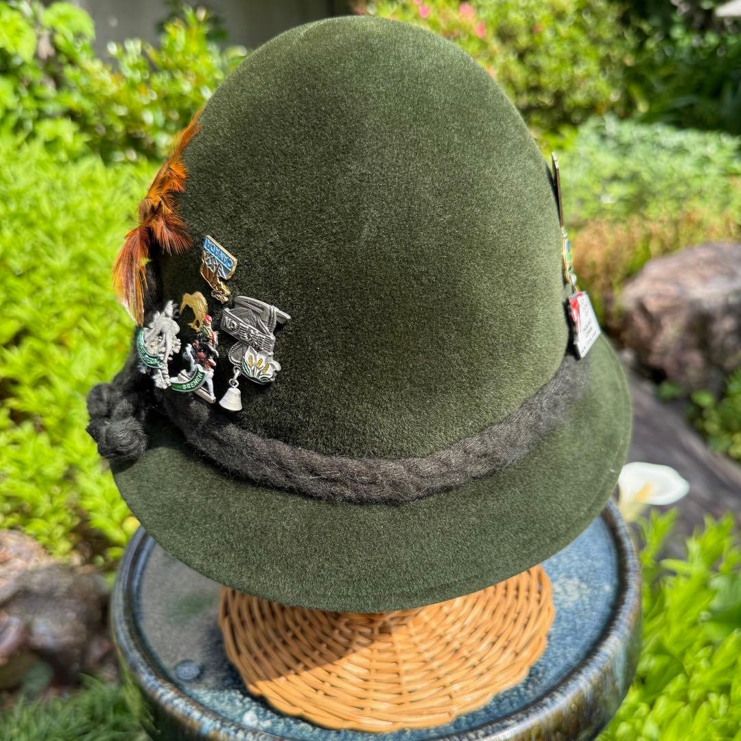 ドイツ　チロリアンハット　オクトーバーフェスト　オリーブグリーンのフェルトハット