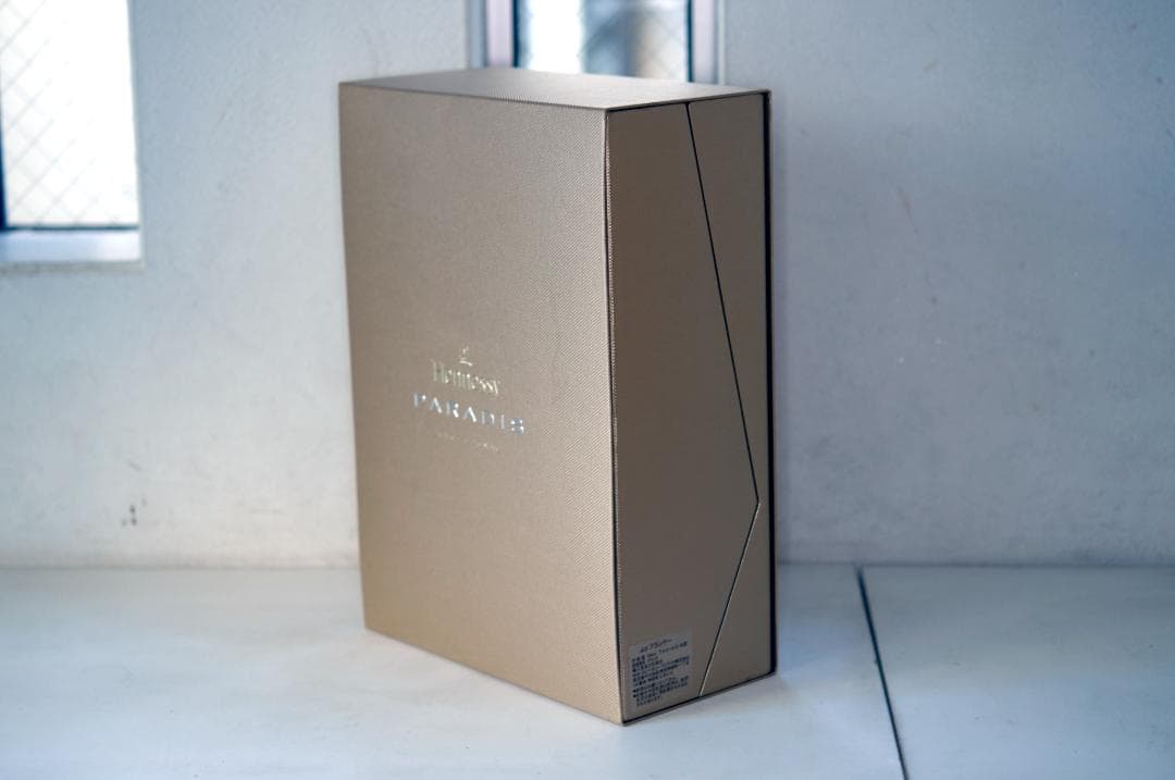 ヘネシー パラディ 　クリスタルボトル　化粧箱　外カバー付き