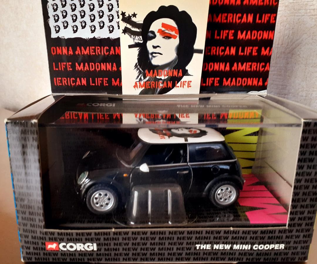 マドンナ　 American Life 　Corgi製　Mini Cooper