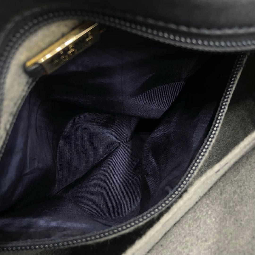 【美品】ロエベ アナグラム ショルダーバッグ ブラック レザー