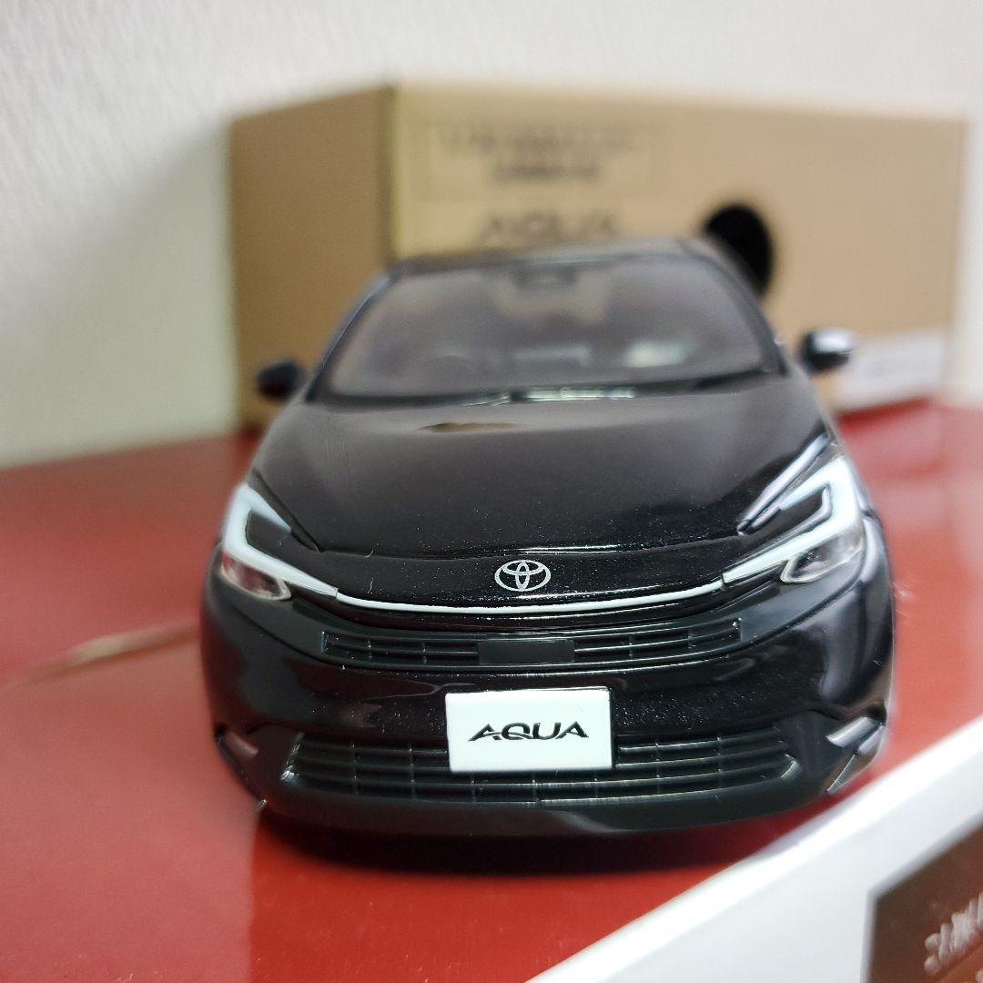 トヨタ 新型AQUA 1/30スケール ミニカー ブラック