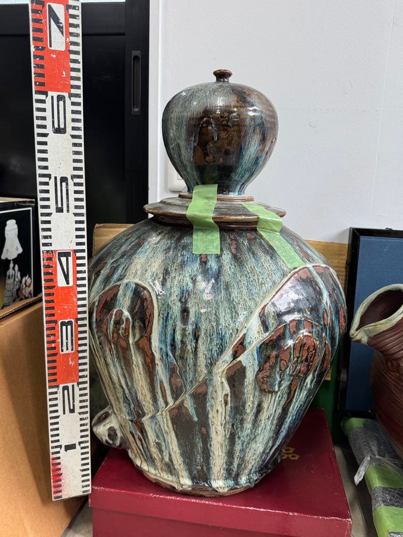 信楽焼　蓋付き壺