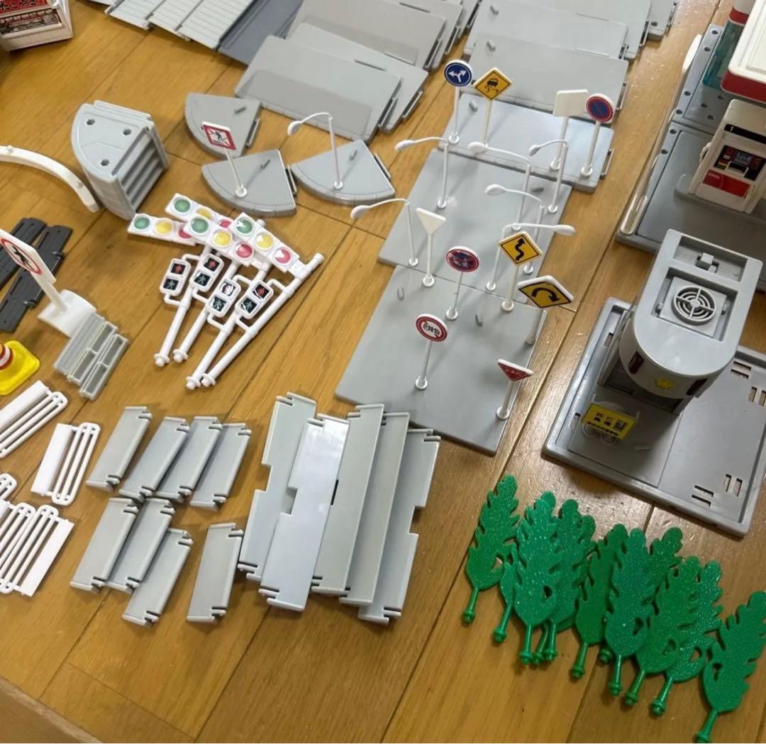 タカラトミー　トミカタウン　トミカワールド　工場　エネオス　駐車場　洗車場　交番