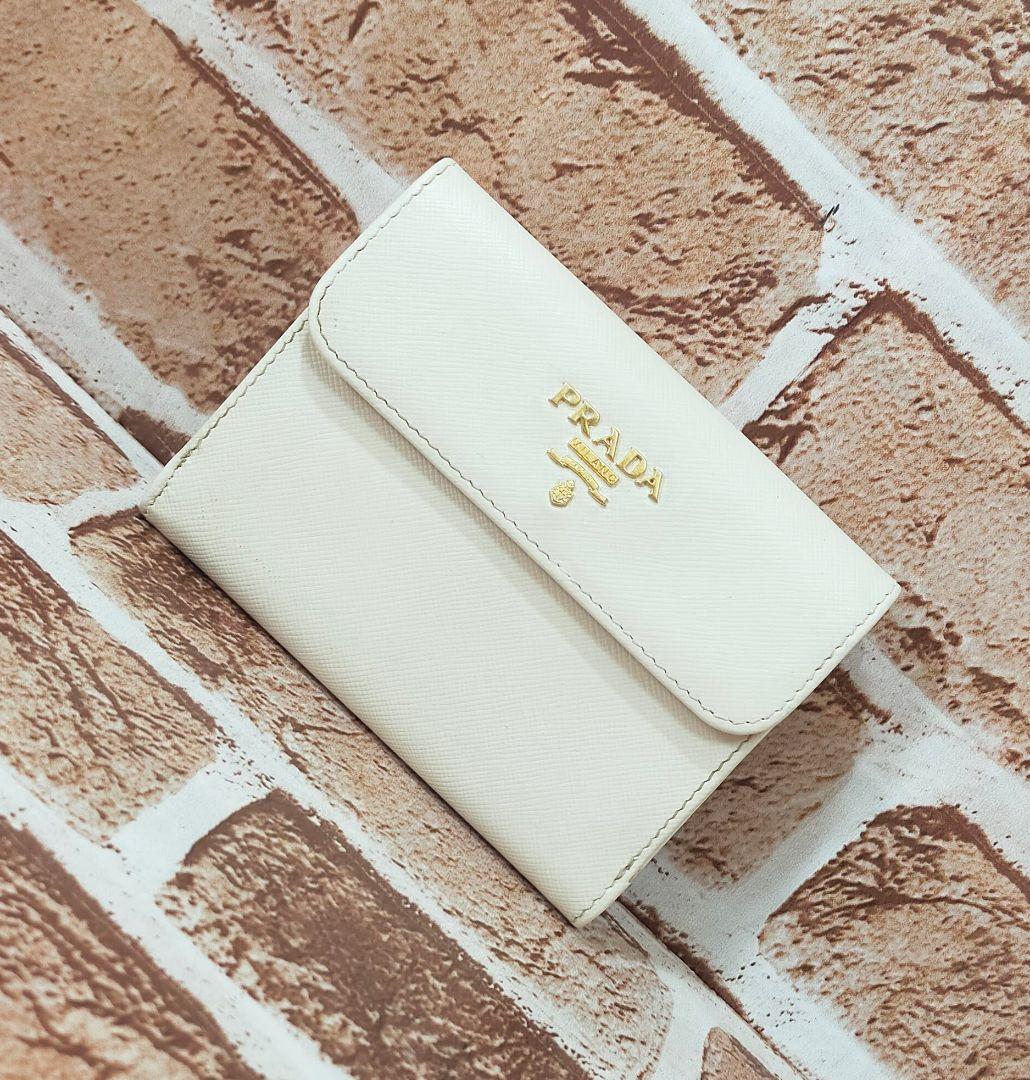 PRADA ホワイトレザー二つ折り財布