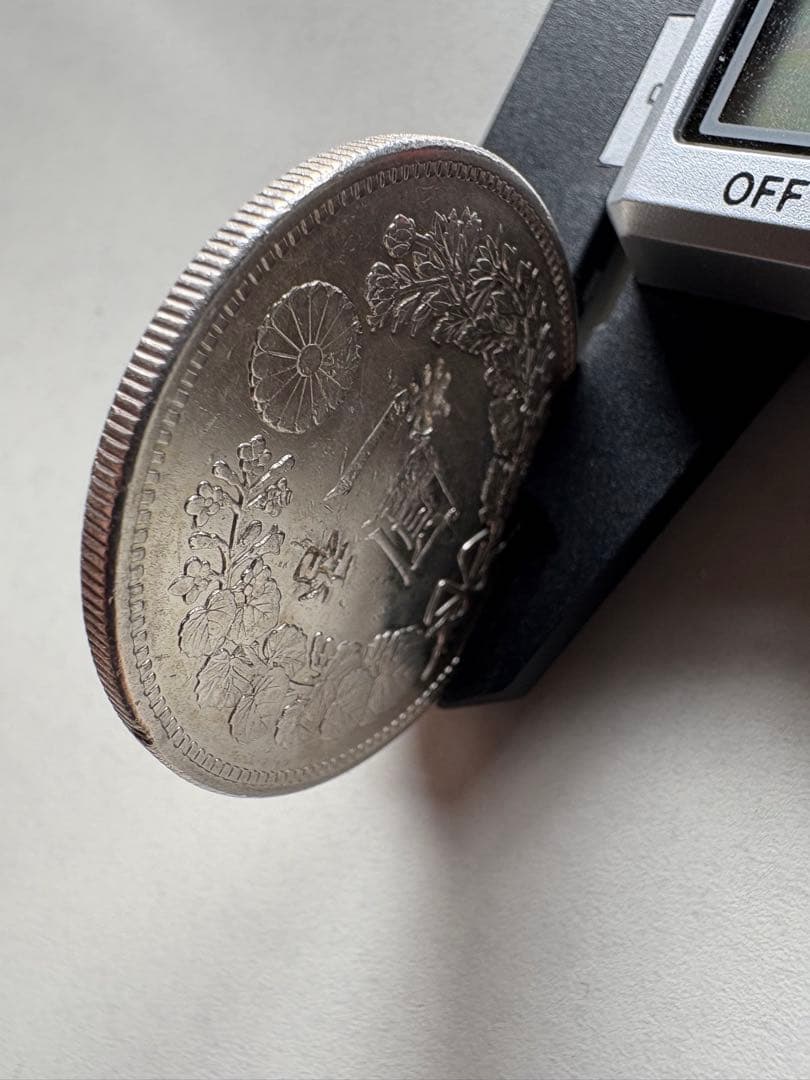 山*郎様 【本物保証】　美品　大型　一圓銀貨　明治17年銘　26.89g 荘印あ