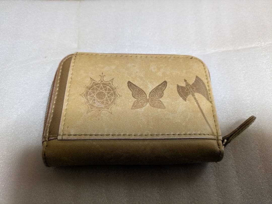 フリーレンフィギュアと他にカード3枚、クリアファイル2枚、財布、カードケース付き