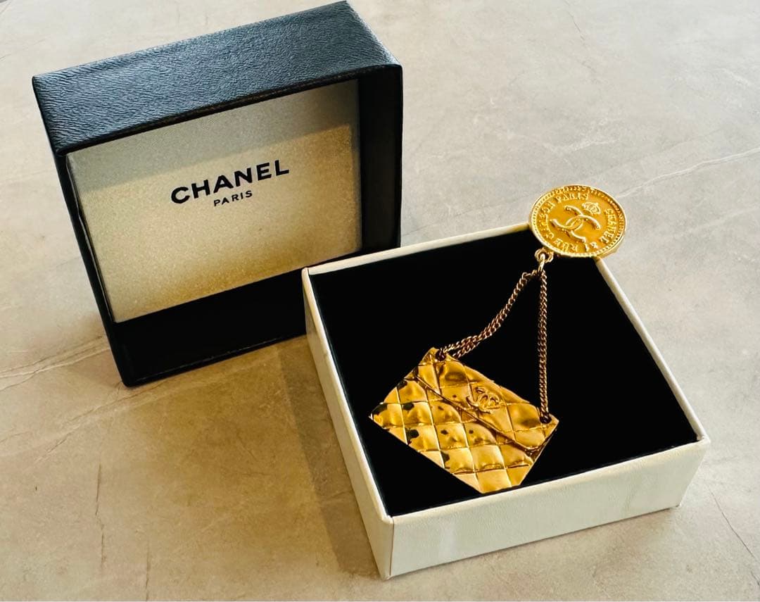 【美品】CHANEL シャネル　ココマーク　マトラッセバック ゴールド ブローチ