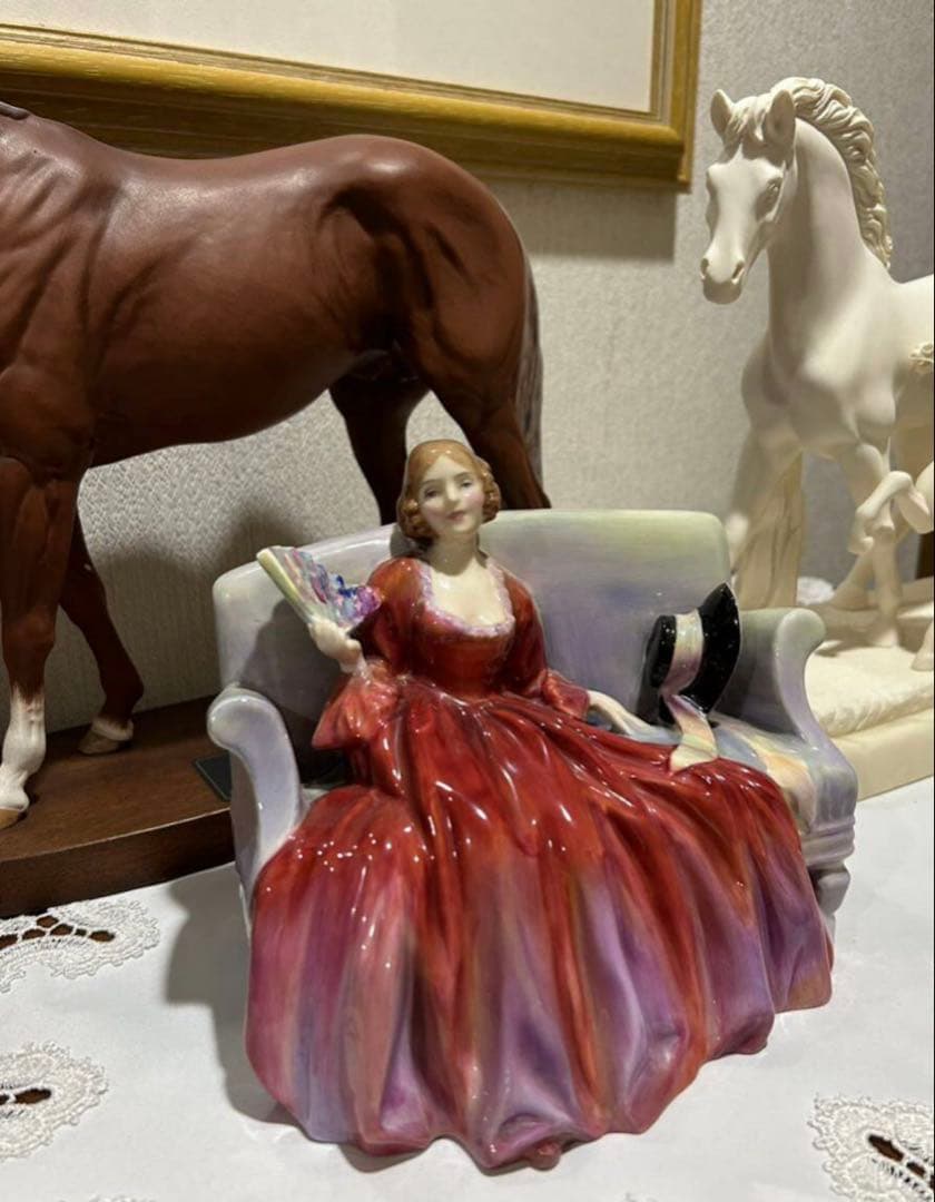 ロイヤルドルトン 人形　置物　オブジェ