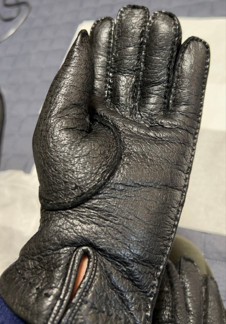 黒いレザー 手袋 イタリア製　カシミヤ裏地付き サイズ8 1/2