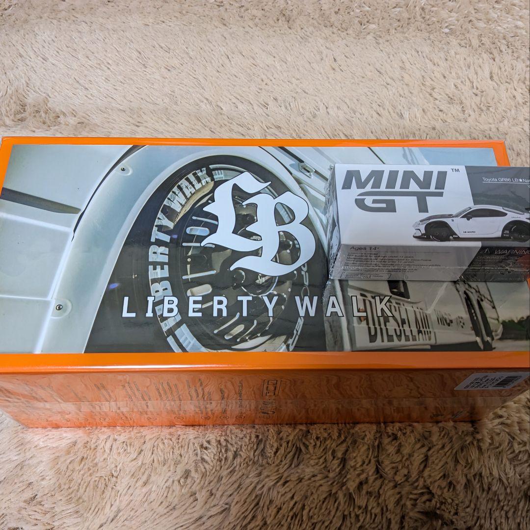 【新品・未開封】LBWK 1/64 LB Trucks FUSO White