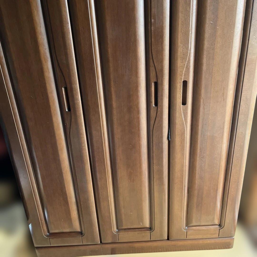 ダークブラウン木製スリットデザイン箪笥