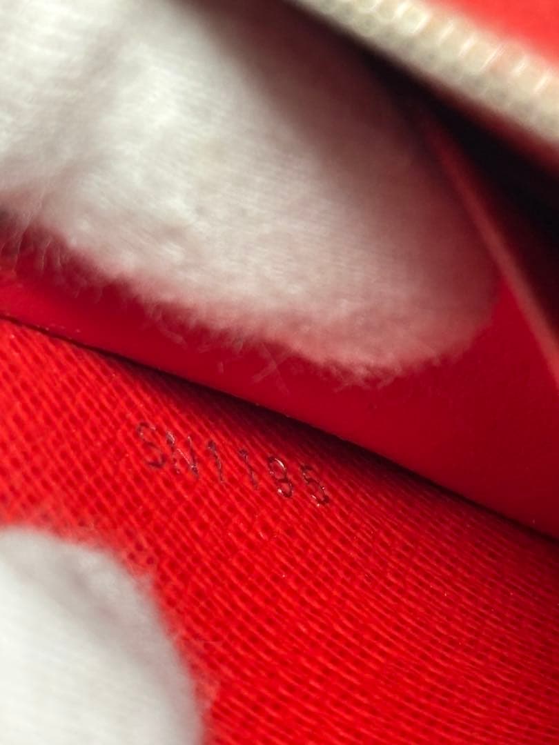 LOUIS VUITTON ルイ・ヴィトン ジッピーパース　エピ　レッド