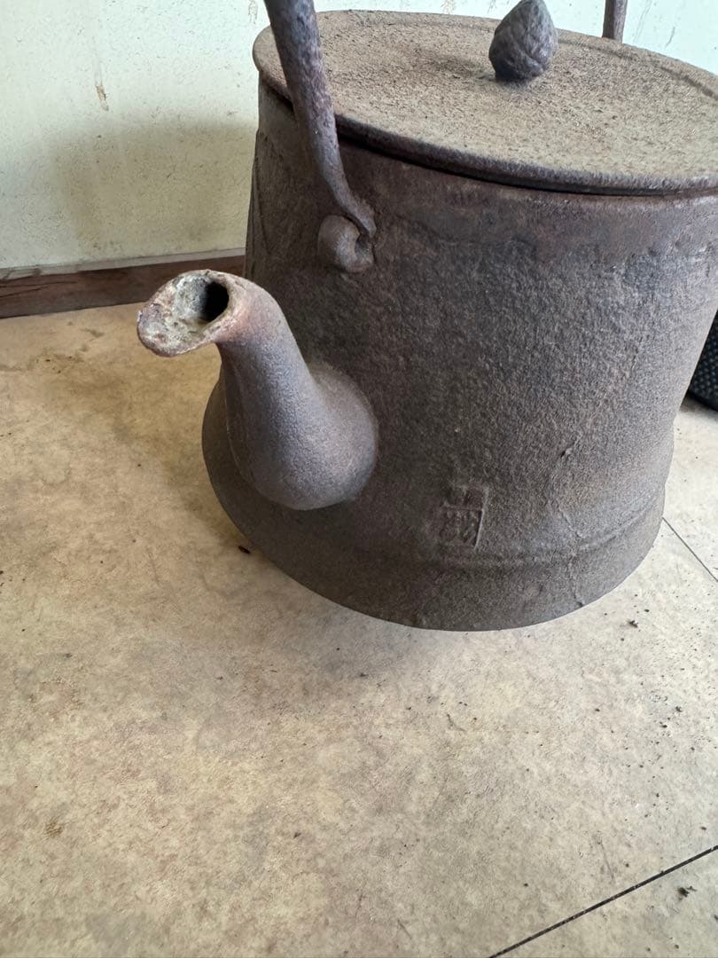 全部で伝統的な日本の鉄瓶セット