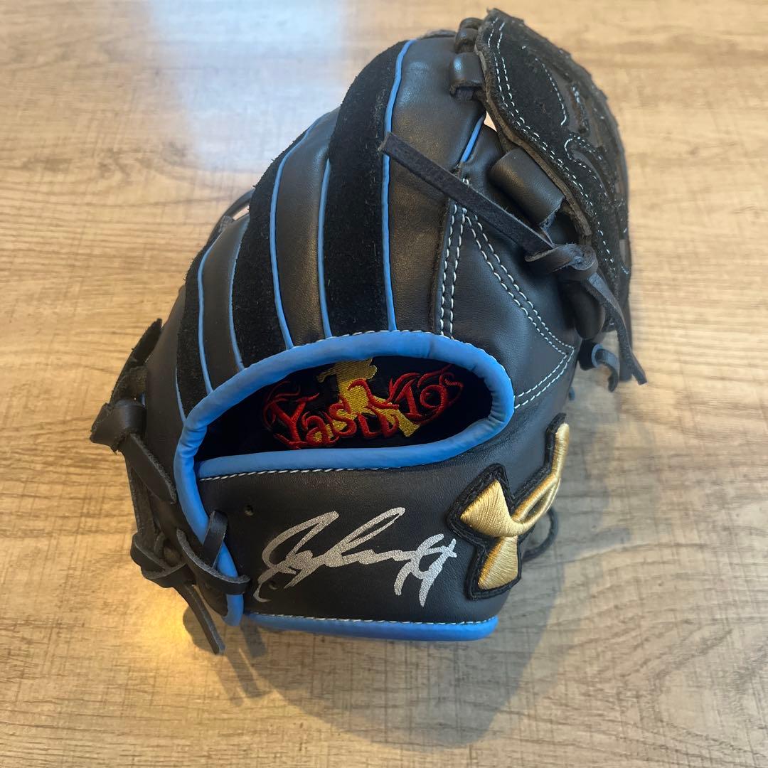 【非売品】山崎康晃選手モデル 抽選限定 野球用グローブ サイン入り 袋付き