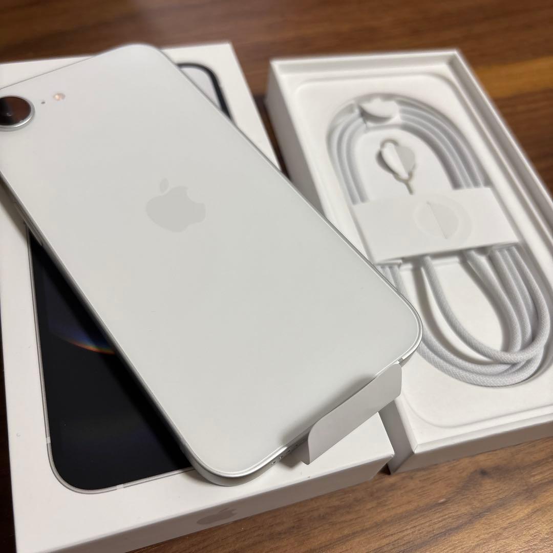 新品Apple iPhone16e ホワイト 本体 充電ケーブル付き