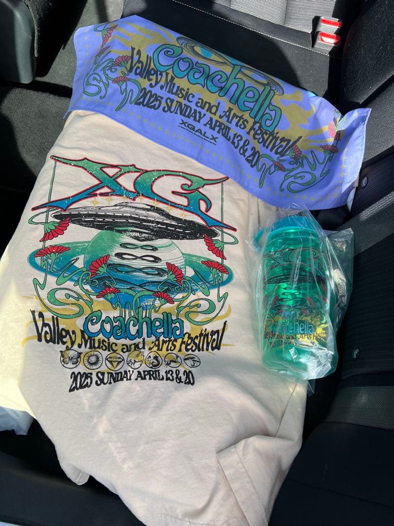 XG Coachellaコーチェラ会場限定 Tシャツ・ウォーターボトル・バンダナ