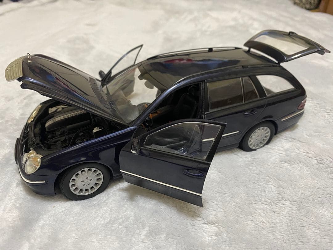 京商 Mercedes-Benz E-Klasse T-Modell 1/18