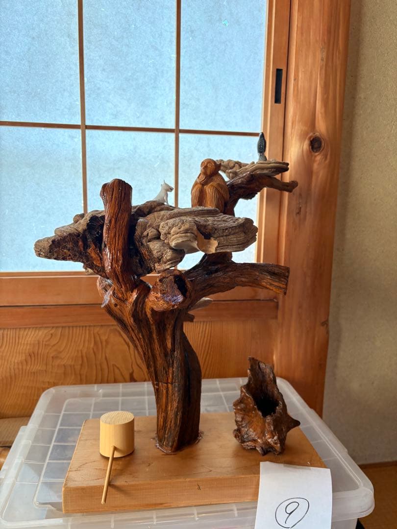 手作りの腰掛け置物