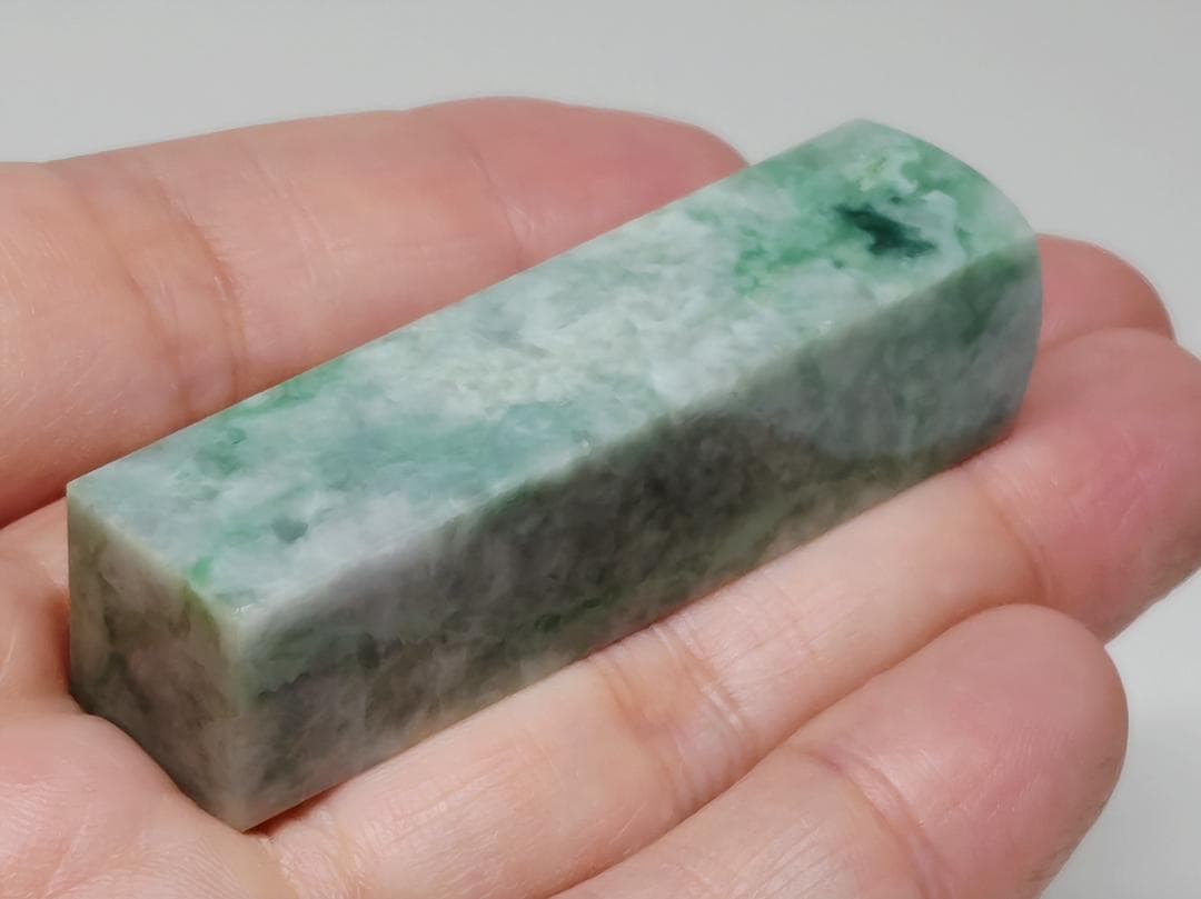 印材・角⑦ 43g 翡翠 ヒスイ 鑑賞石 原石 自然石 誕生石 鉱物 水石