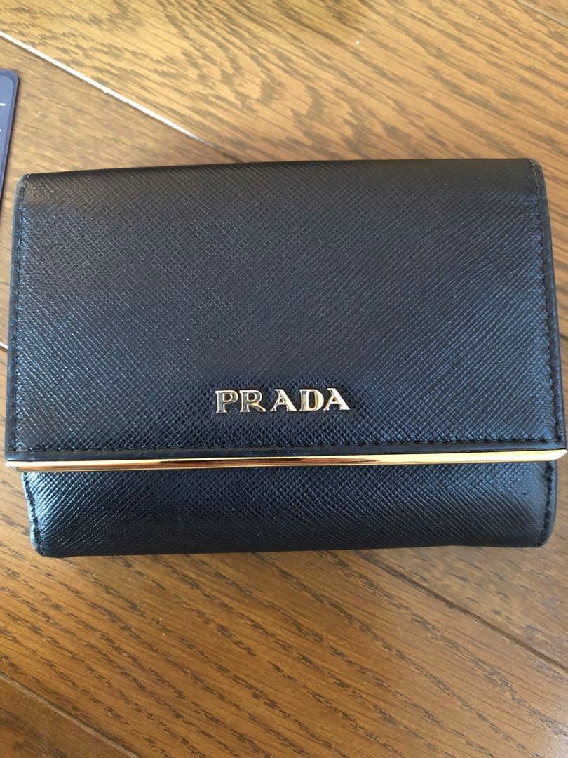 PRADA サフィアーノレザー 二つ折り財布 ブラック