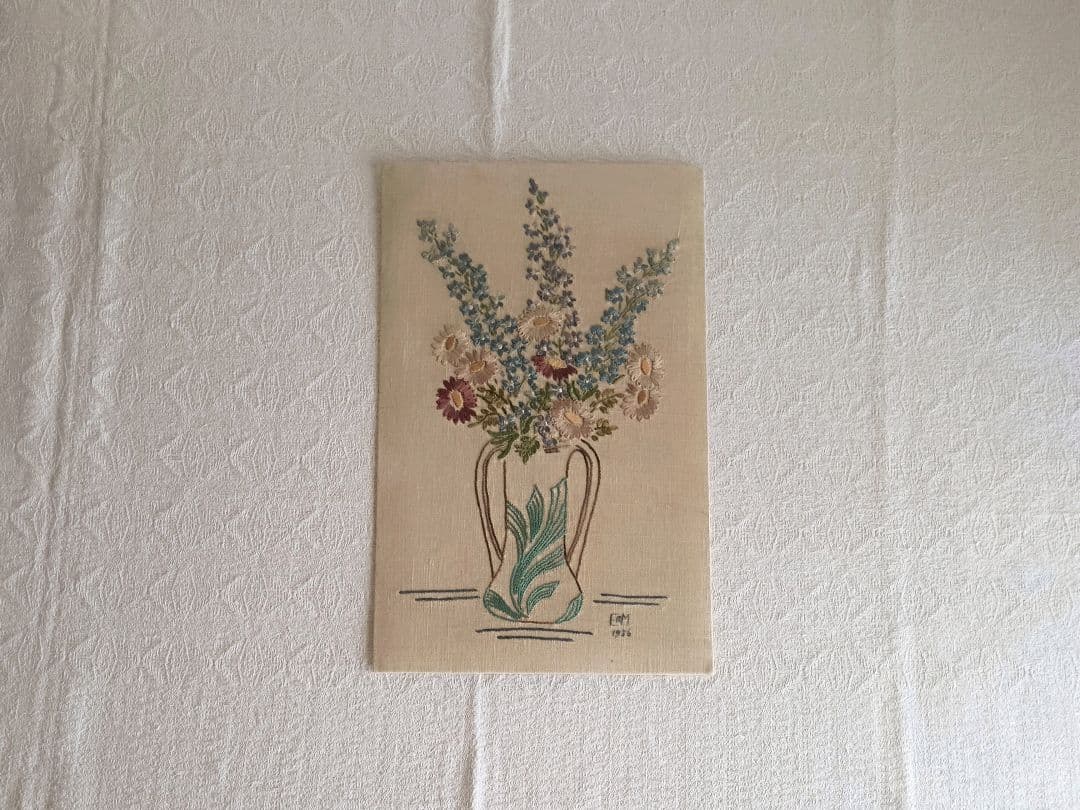 【ライラックさま】vintage picture ❀お花とフラワーベースの刺繍絵