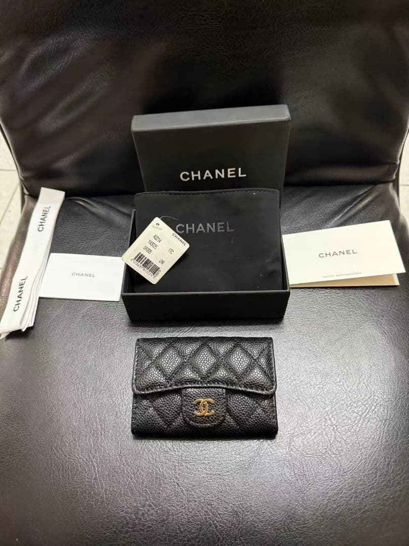 CHANEL 二つ折り財布 ブラック レザー 新品同様