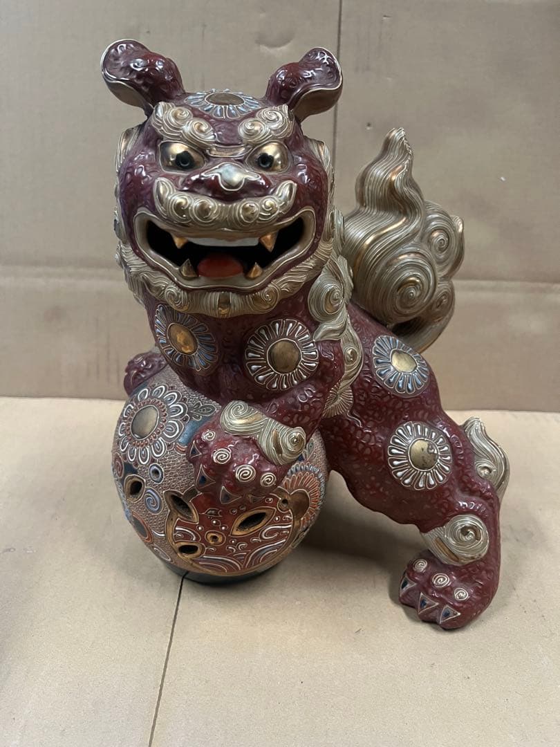 獅子の陶器置物