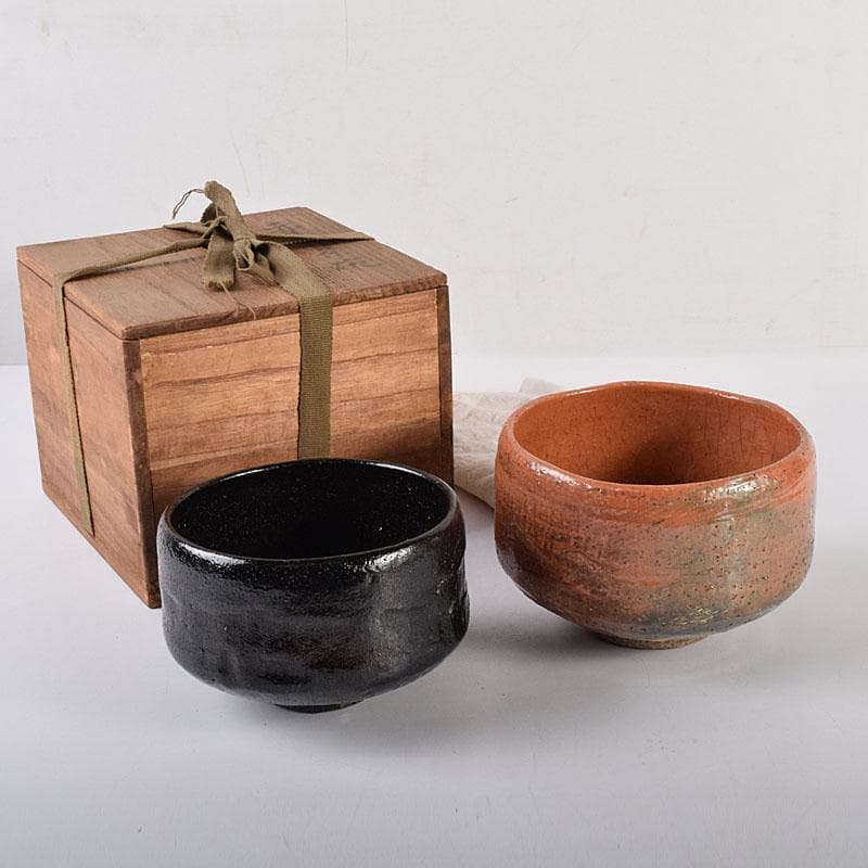 茶道具　楽吉左衛門　赤楽　黒楽茶碗　時代箱　M　R7750