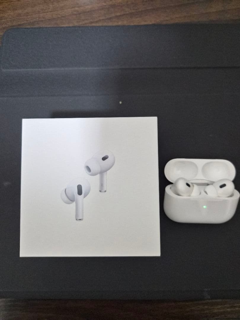 AirPods Pro (第2世代) 本体　Lightningケーブル