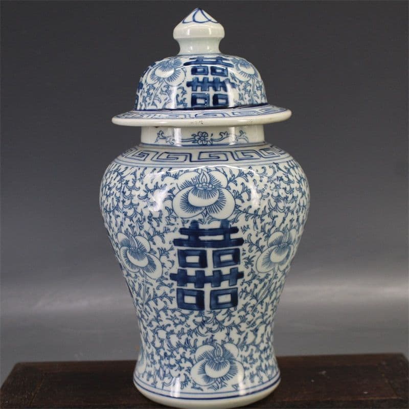 青花双喜纏枝紋将軍蓋 景徳鎮 陶磁器 装飾品 現代工芸品 美術品 置物