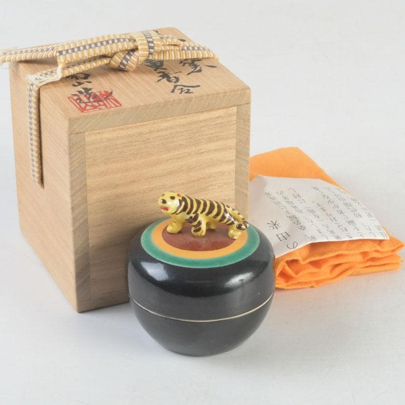 茶道具　萬古焼　加賀瑞山造　干支寅香合　共箱　V　9693