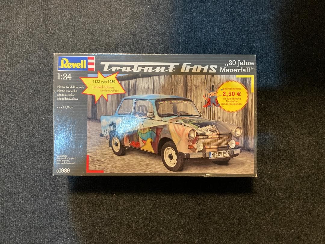 Revell Trabant 601S 1:24 ベルリンの壁崩壊20周年記念