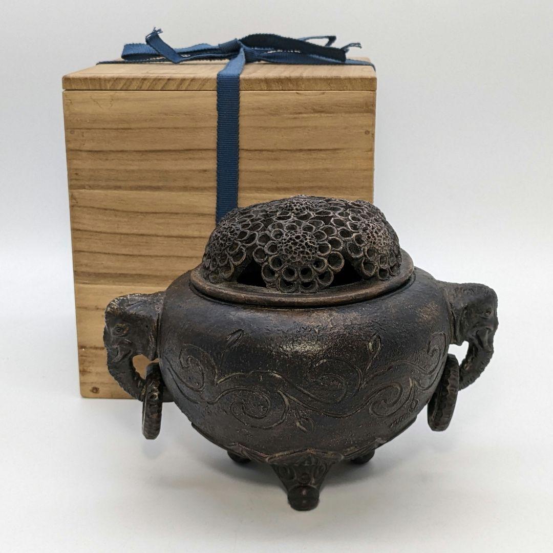 菊彫象耳三足香炉 備前焼？ 合箱 置物 インテリア 細工物 工芸品 香道具 在銘