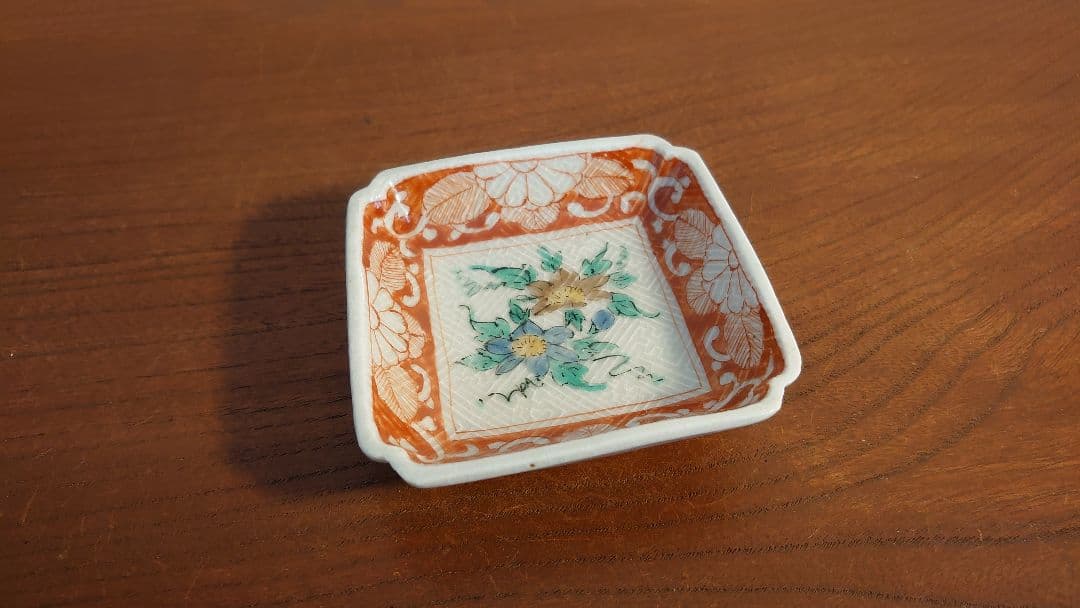 古九谷　古伊万里　赤絵　陽刻文　華の図　飯田屋　宮本屋窯　越中丸山焼　１客