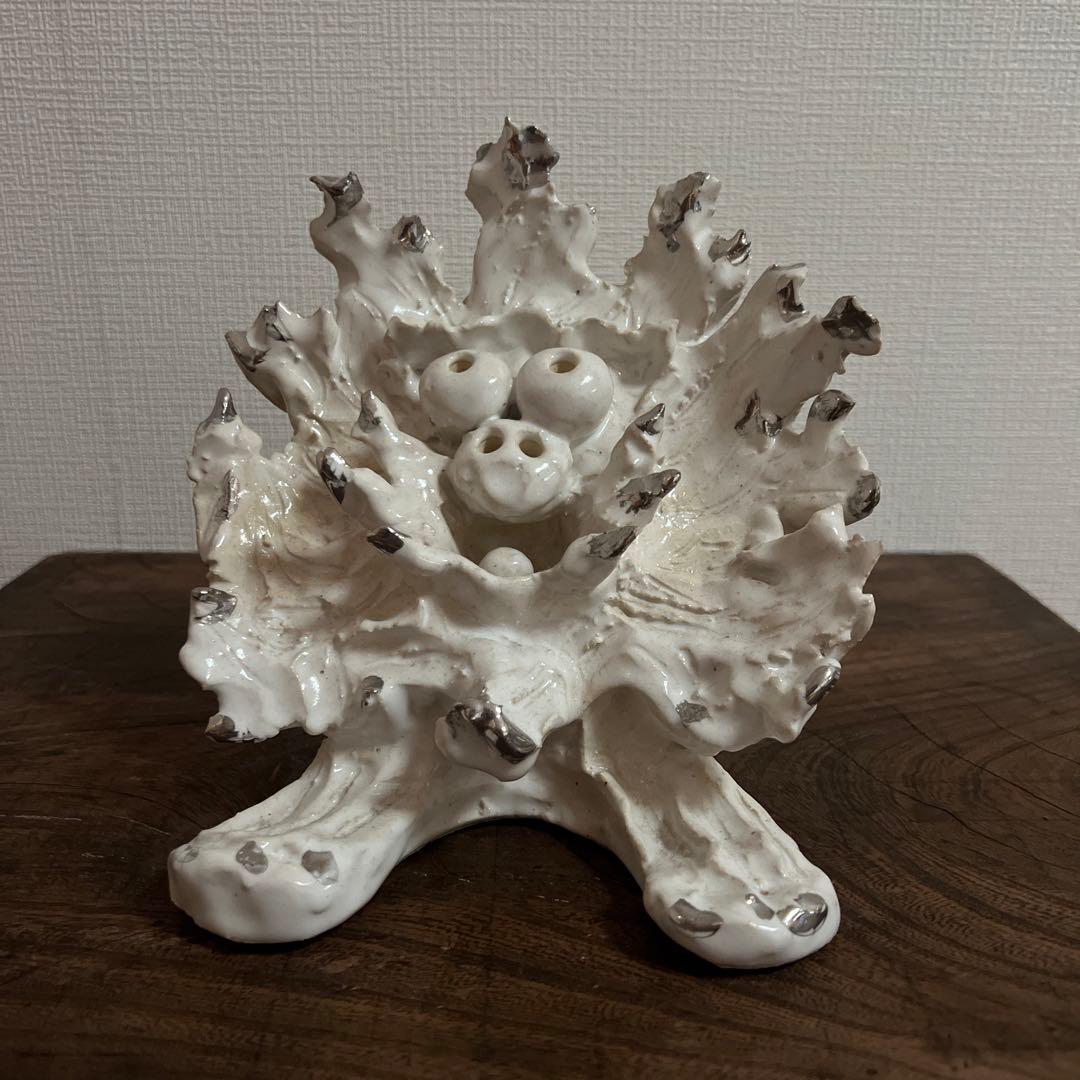 香港現代アートギャラリー 購入 珍しい白い銀彩のシーサー 大嶺工房