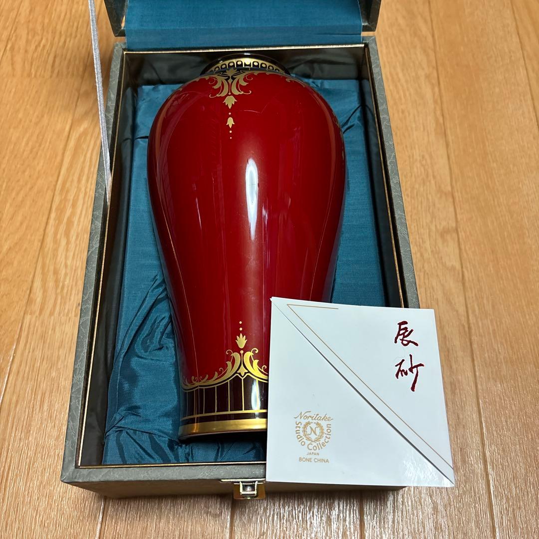 伊*宇様 Noritake 赤い花瓶　陶器　辰砂