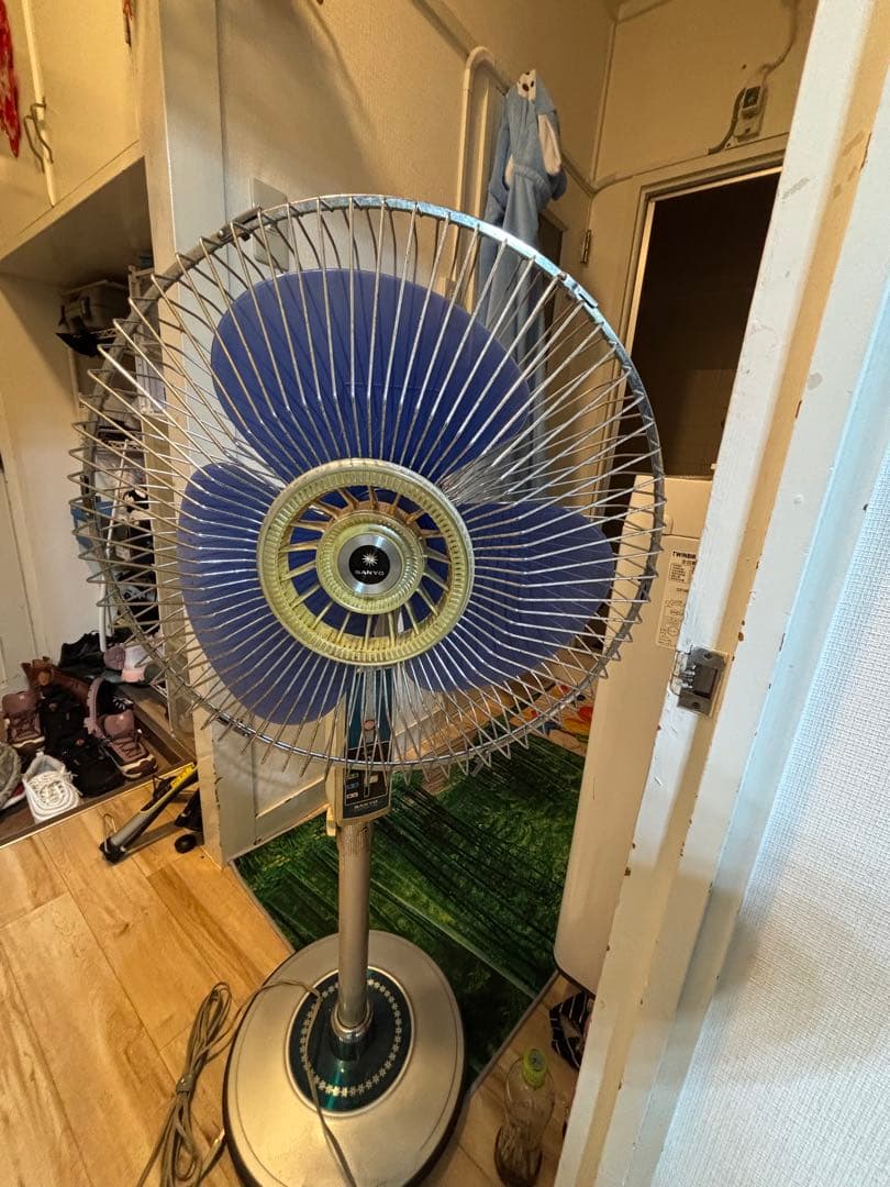 SANOY青い3枚羽根の扇風機