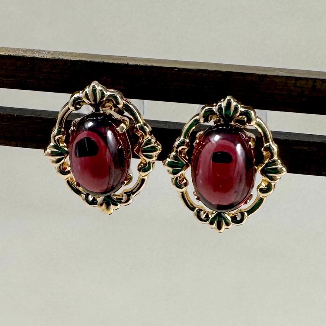 【5.0×7.0mm】カボションガーネットのクラシカルデザインピアス K18YG