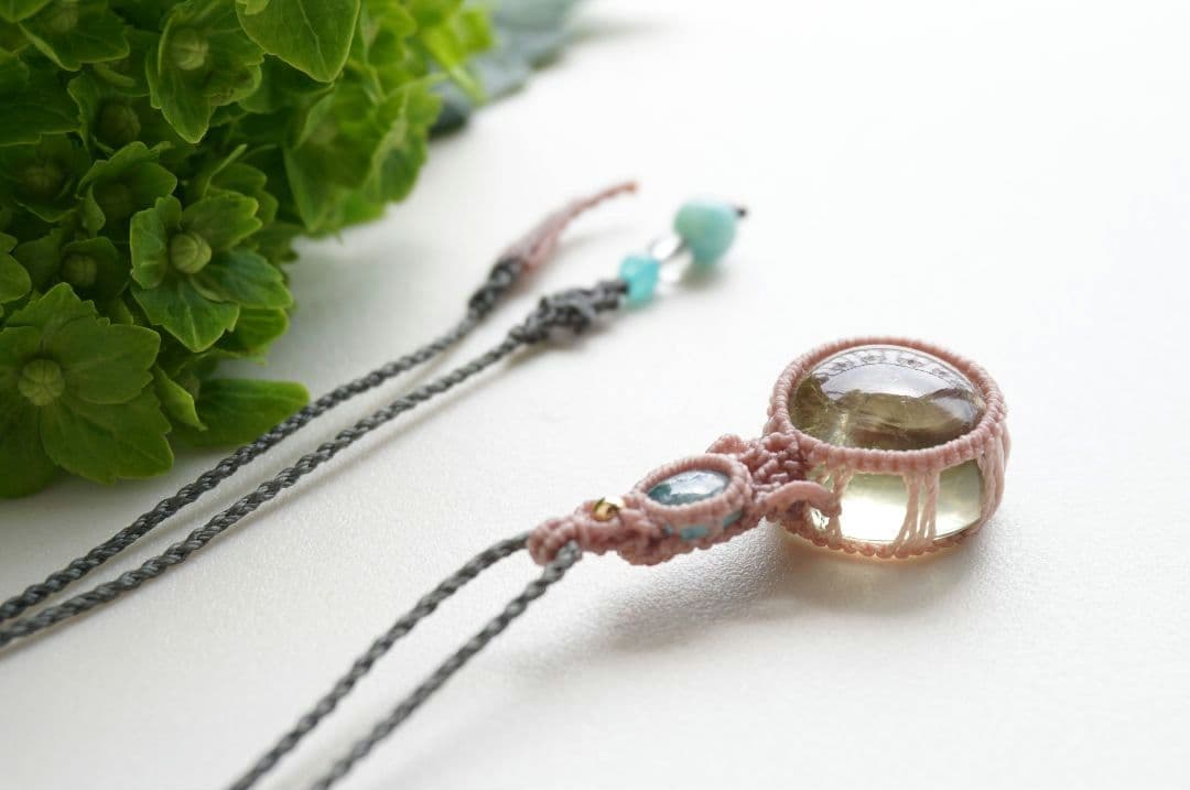 《山霞》グリーンアメジスト　グリーンカイヤナイト　マクラメ　ネックレス