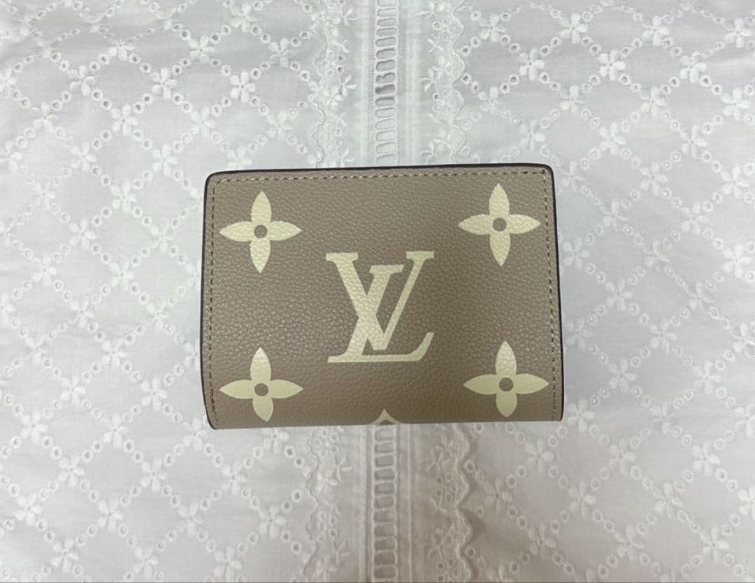 二つ折り財布 ベージュＬVノベルティ新品