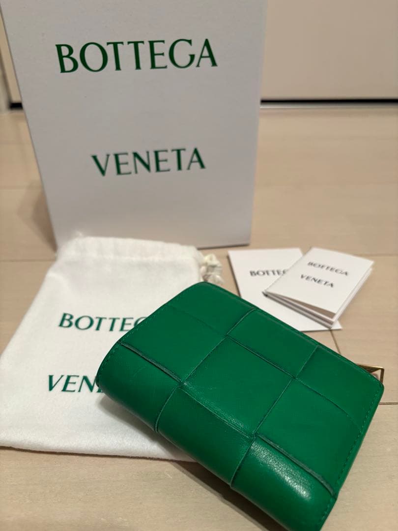 正規品　BOTTEGA VENETA ボッテガ　カセット　二つ折り財布