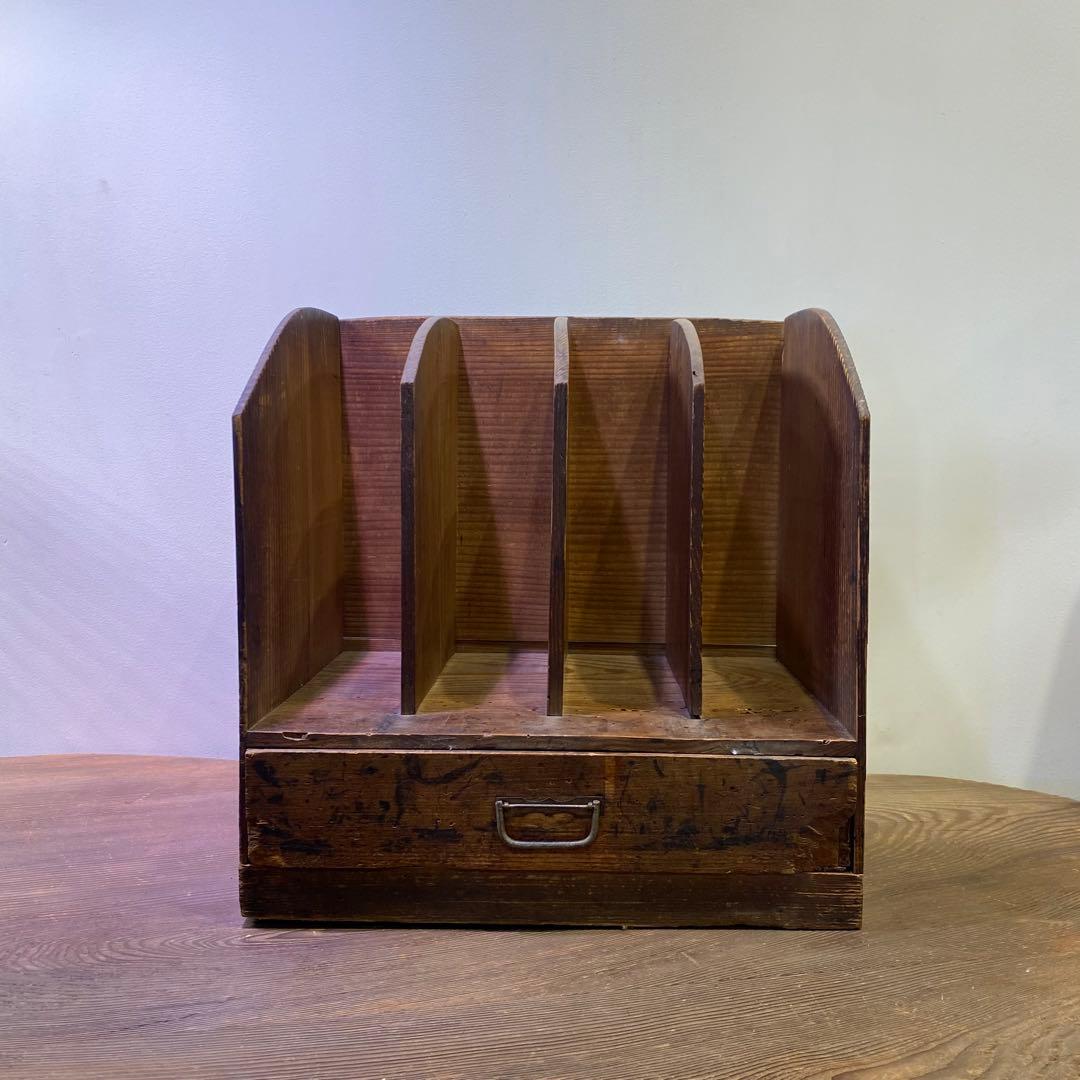 引き出しの付いた古い本立て アンティーク