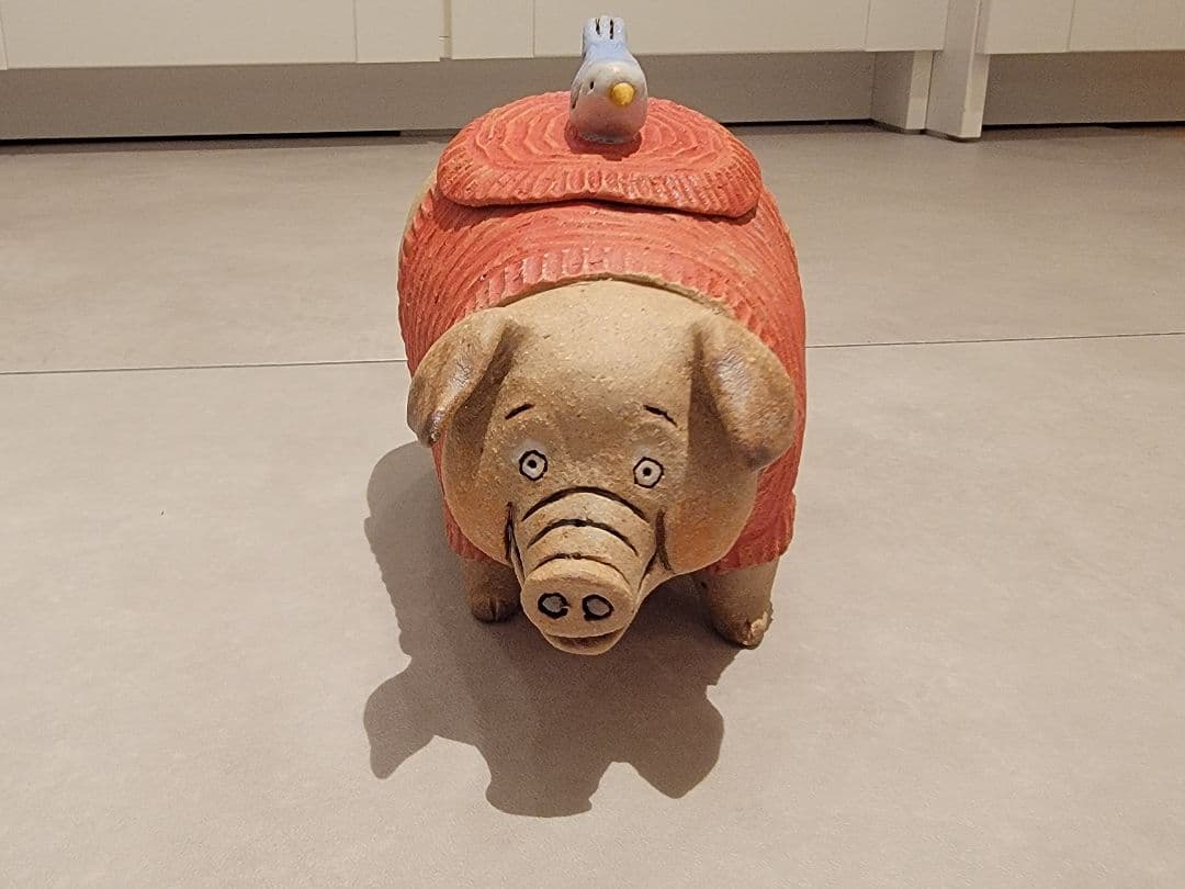 かとうゆみさん作　豚と鳥の蓋物