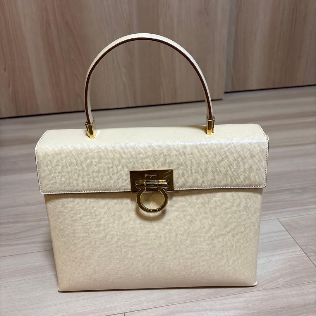 フェラガモ Ferragamo ハンドバッグ