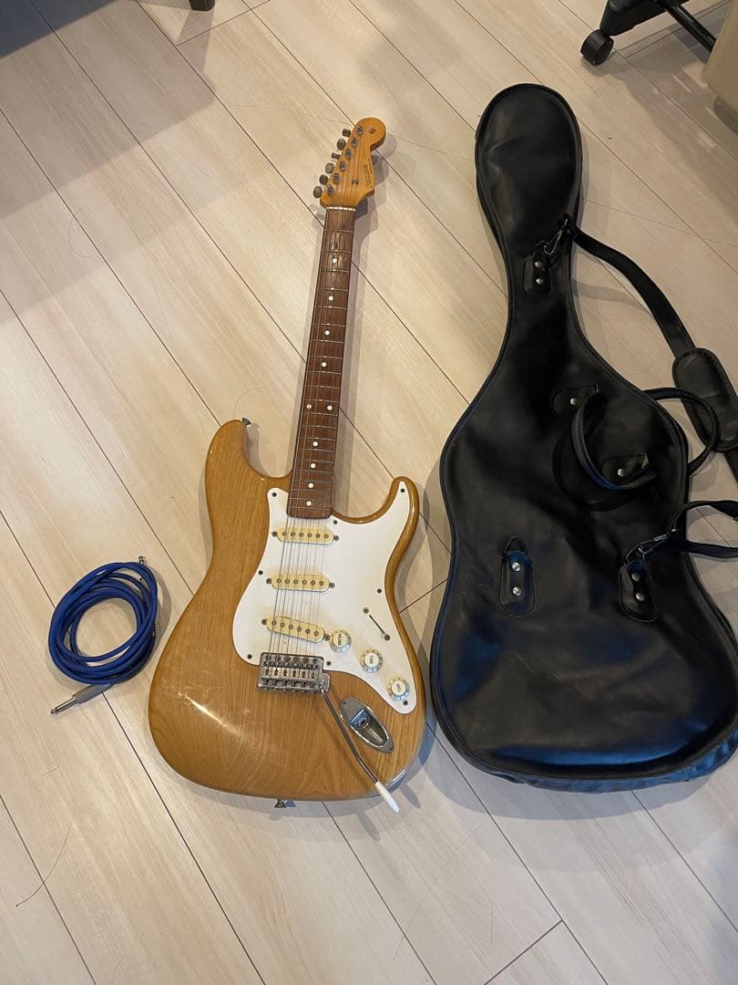 Fernandes ストラトキャスタータイプ エレキギター
