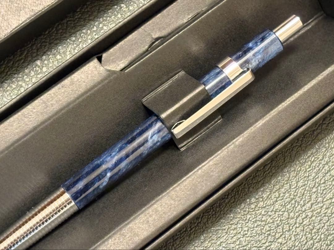クラフトエー　アクリル　MP201 ブルー　pearl navy blue