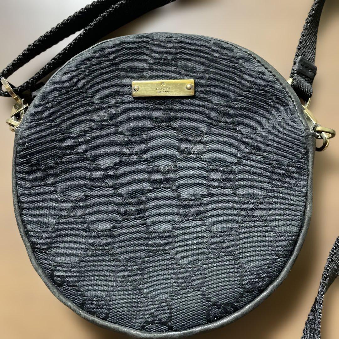 GUCCI ブラック ラウンドショルダーバッグ　GGロゴ